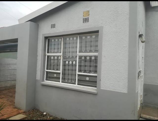 2 BEDROOM HOUSE FOR SALE IN KATLEHONG SOUTH